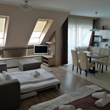 Zafirgyoengy Apartmanok Sárvár Exteriör bild