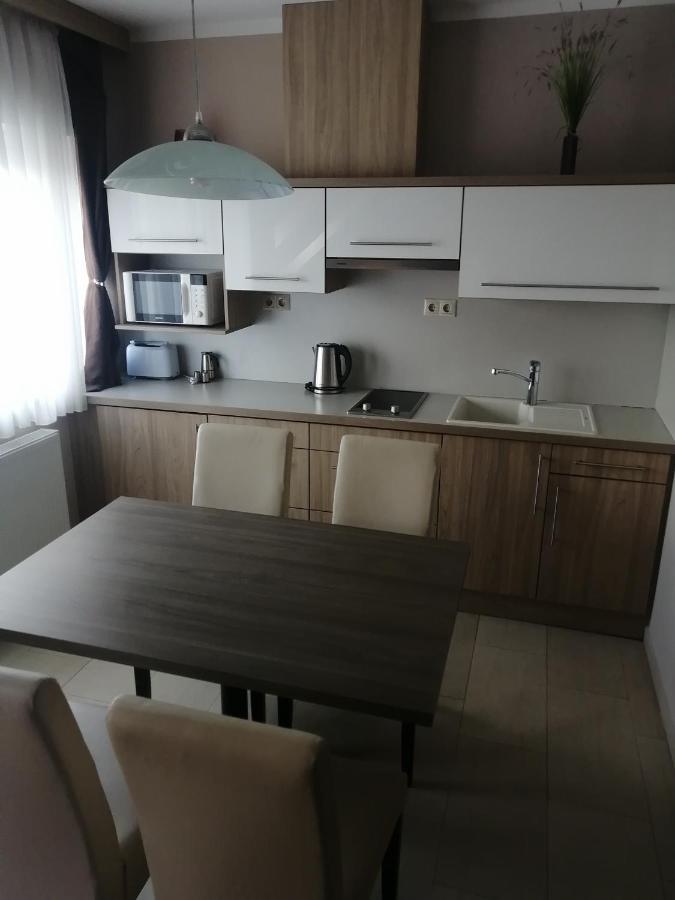 Zafirgyoengy Apartmanok Sárvár Exteriör bild