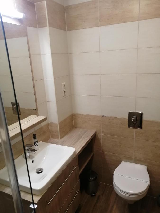 Zafirgyoengy Apartmanok Sárvár Exteriör bild