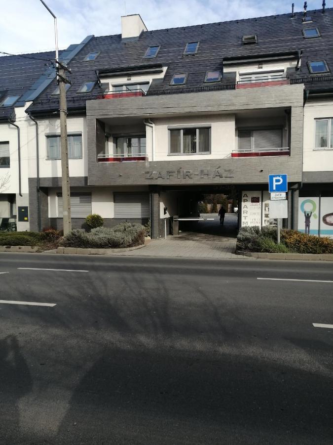 Zafirgyoengy Apartmanok Sárvár Exteriör bild