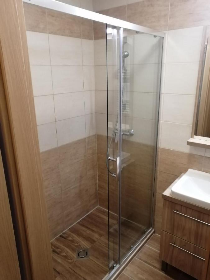 Zafirgyoengy Apartmanok Sárvár Exteriör bild