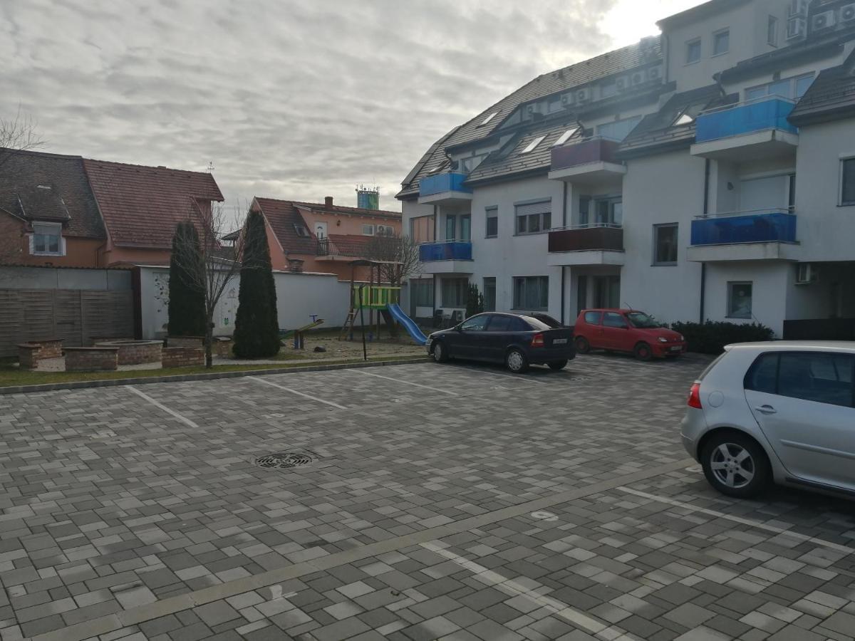 Zafirgyoengy Apartmanok Sárvár Exteriör bild