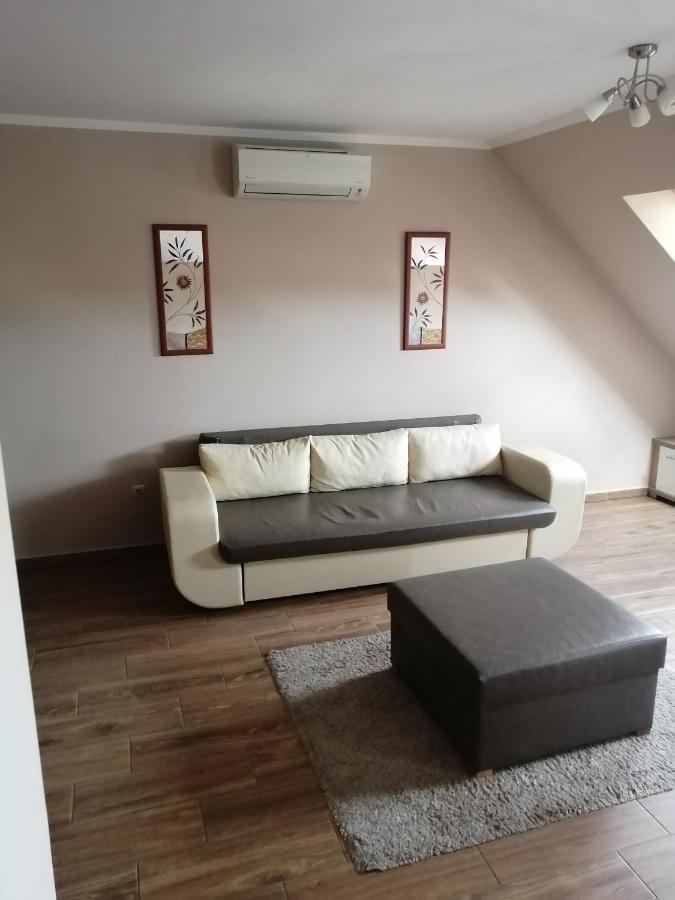 Zafirgyoengy Apartmanok Sárvár Exteriör bild