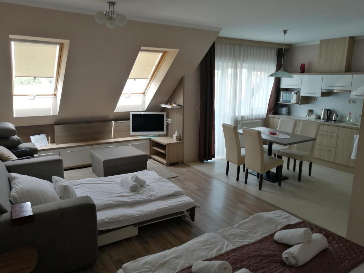 Zafirgyoengy Apartmanok Sárvár Exteriör bild