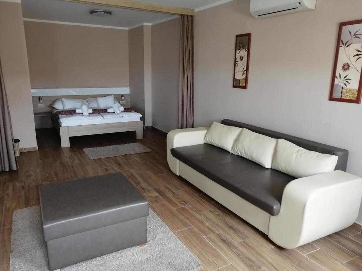 Zafirgyoengy Apartmanok Sárvár Exteriör bild