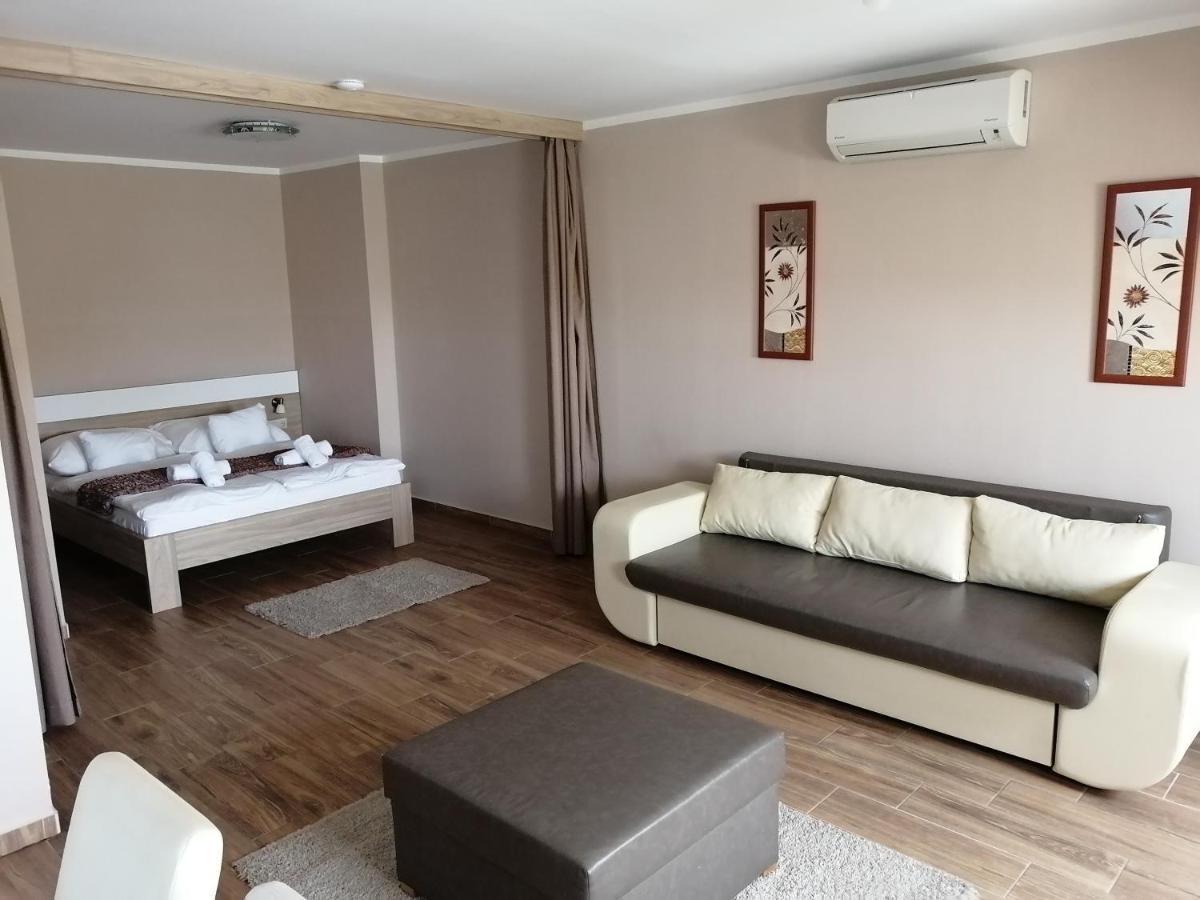 Zafirgyoengy Apartmanok Sárvár Exteriör bild