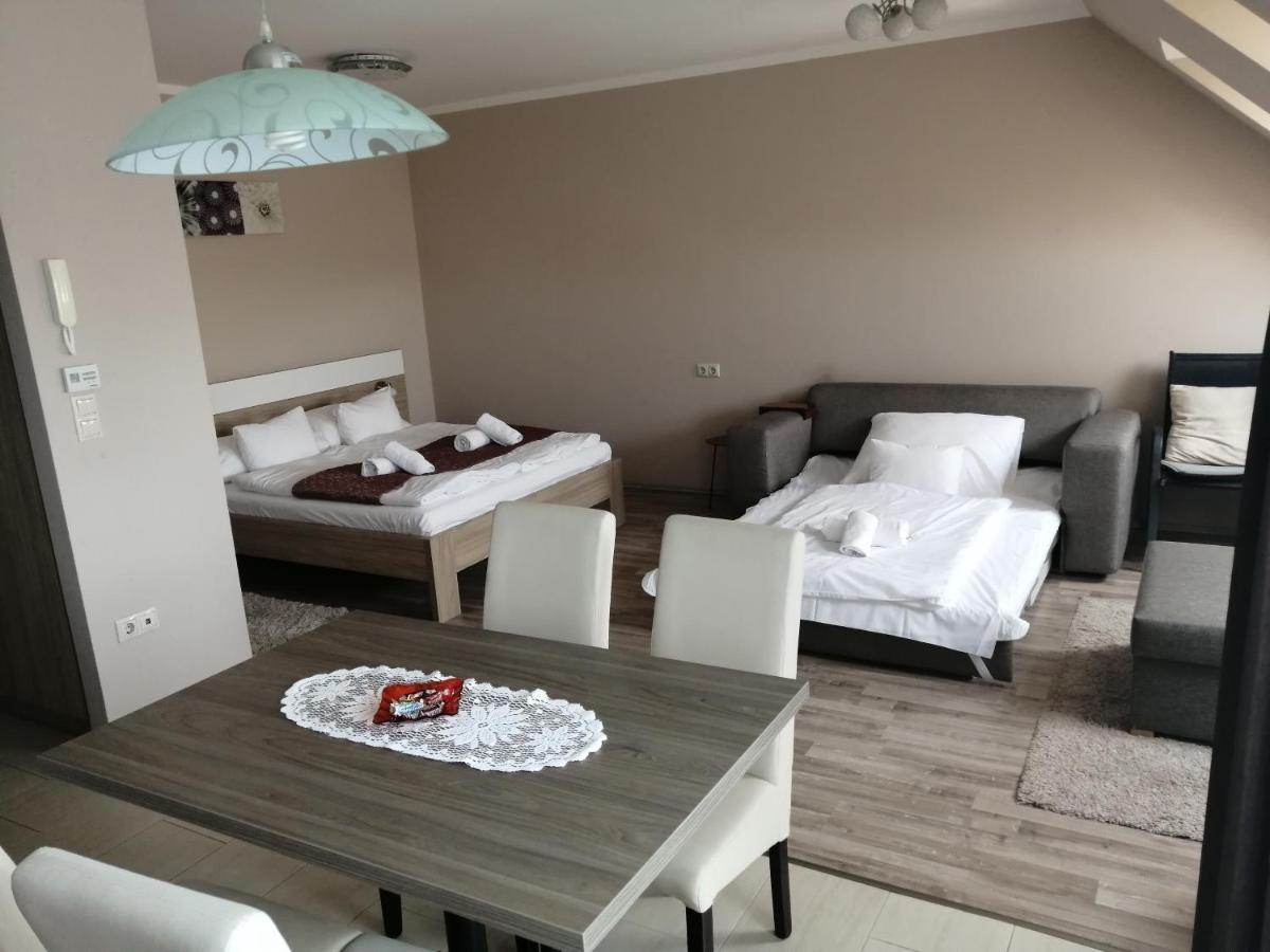Zafirgyoengy Apartmanok Sárvár Exteriör bild